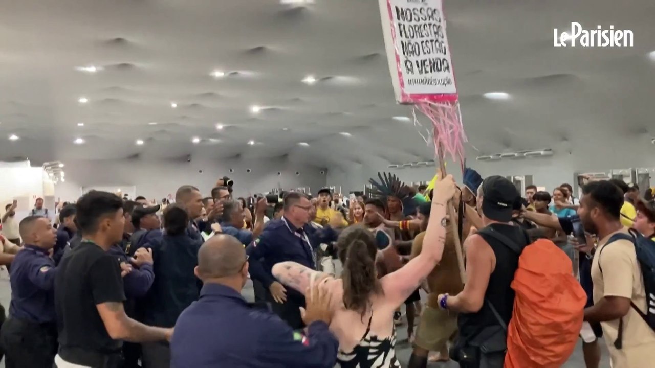Brésil : des manifestants autochtones forcent l'entrée de la COP30