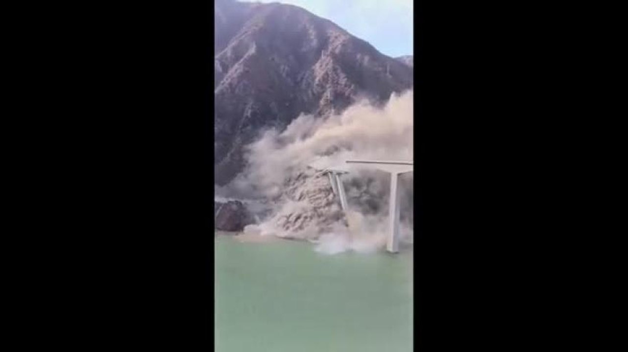 Cina, crolla ponte Hongqi: era stato inaugurato pochi mesi fa