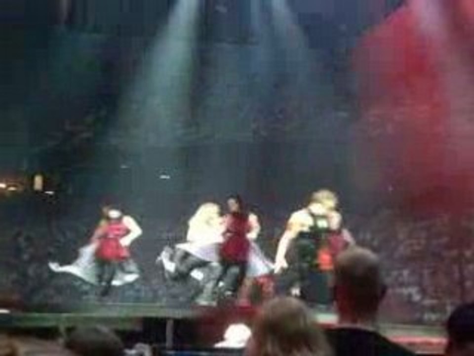 Céline Dion: Live Performance of 'Eyes on Me'