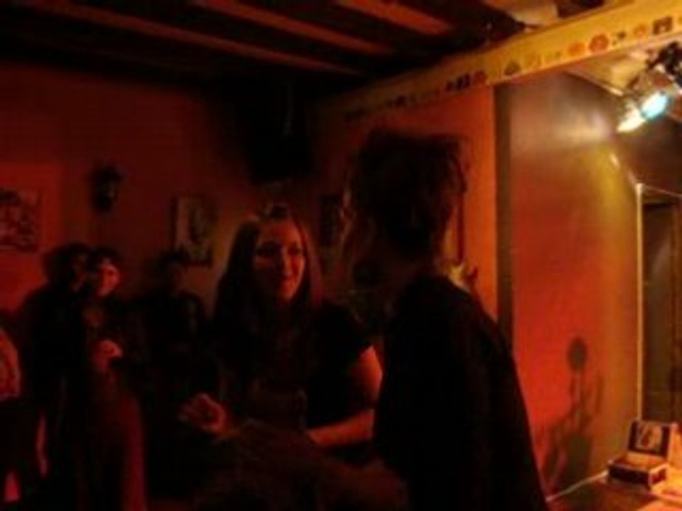 MayNA en concert à la cave