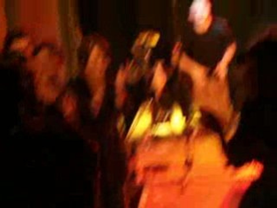 MayNA en concert à la cave