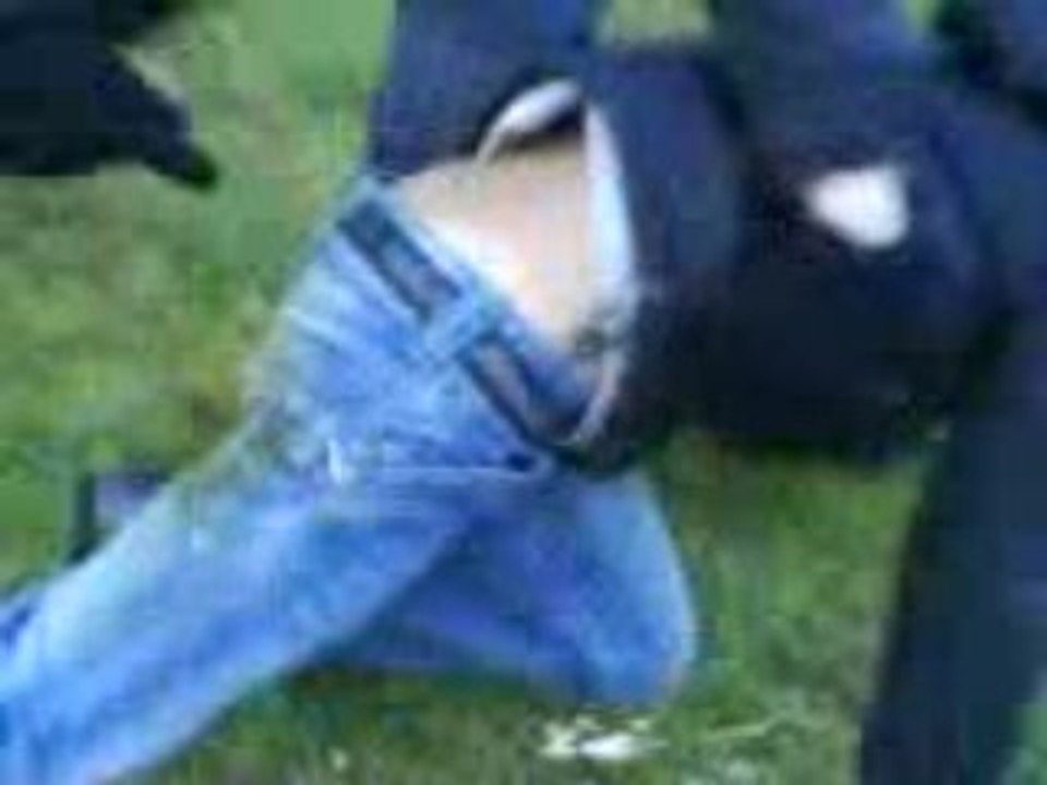 Taubogan avec un skate sa rap le ku