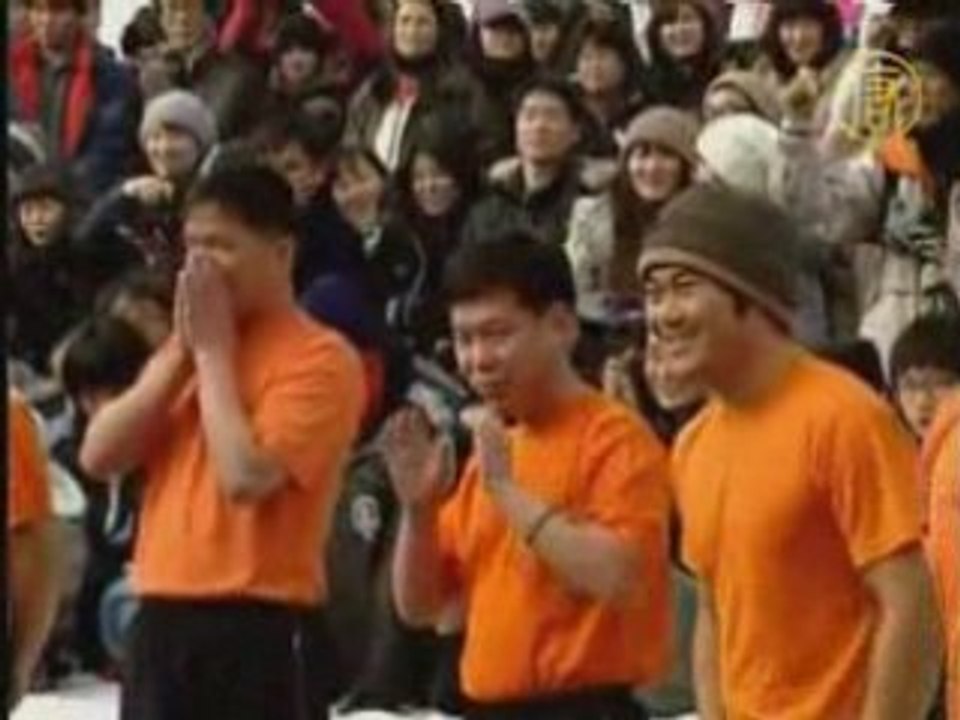 Корейское развлечение: ловля форели голыми руками