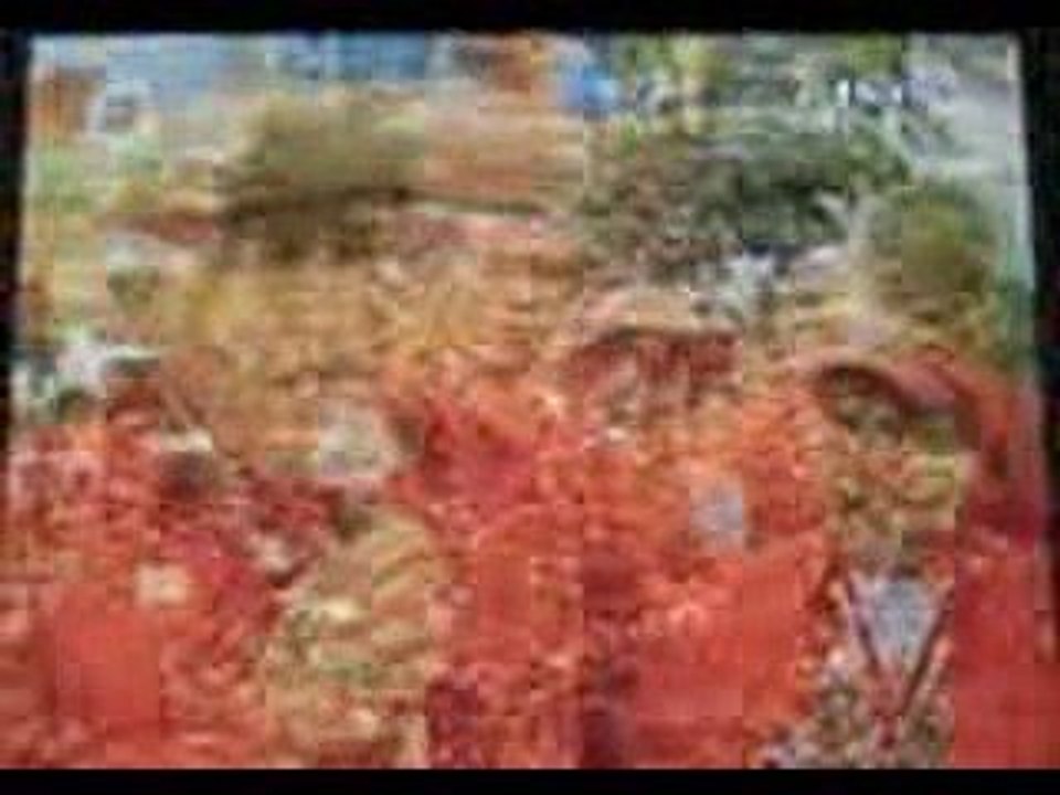 hugo chavez cantando musica mexicana con sombrero charro