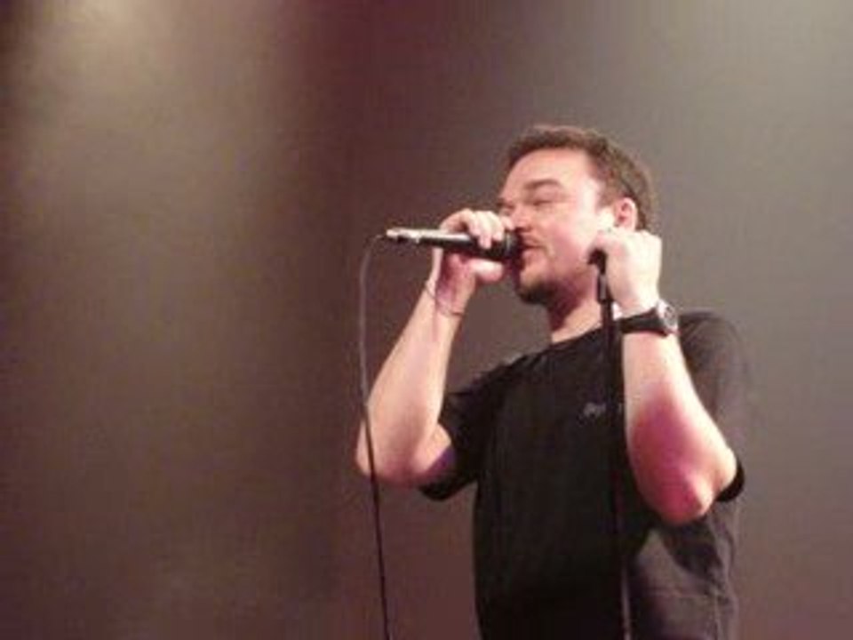 Wolfgang Two Sides Live - Basti Talks to the Audience