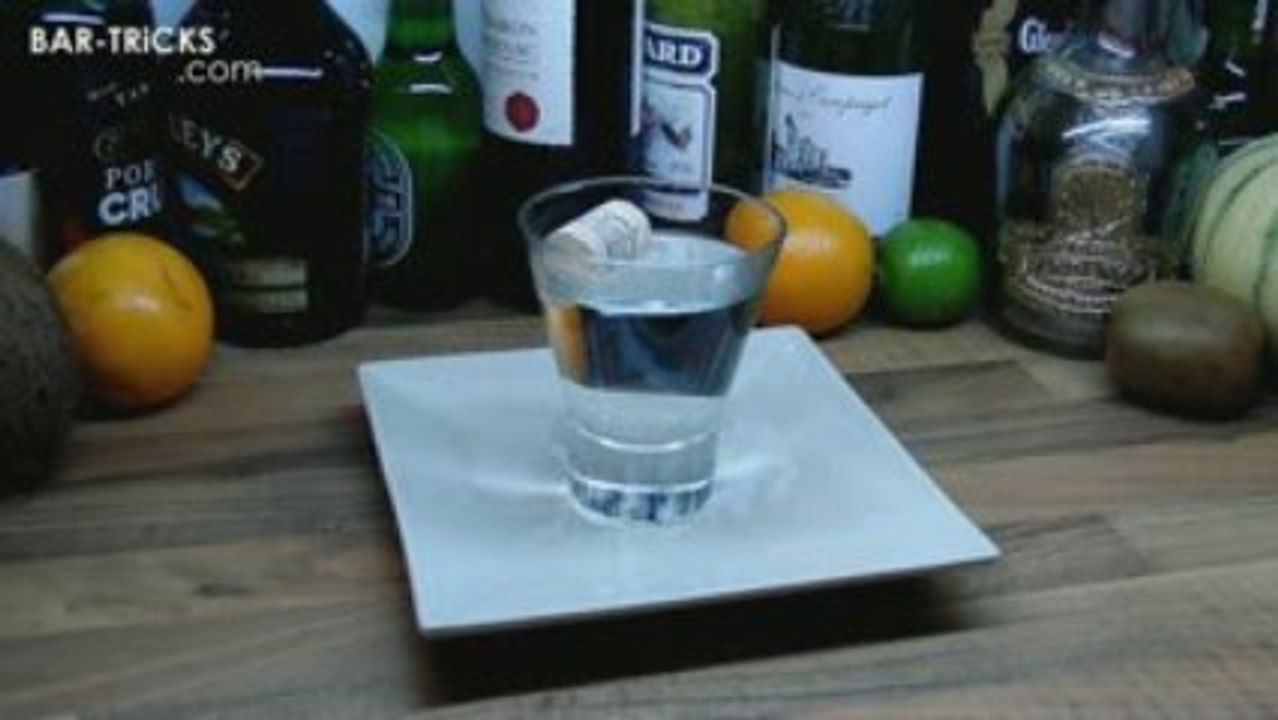 ::: BAR TRiCKS // CORK iN WATER