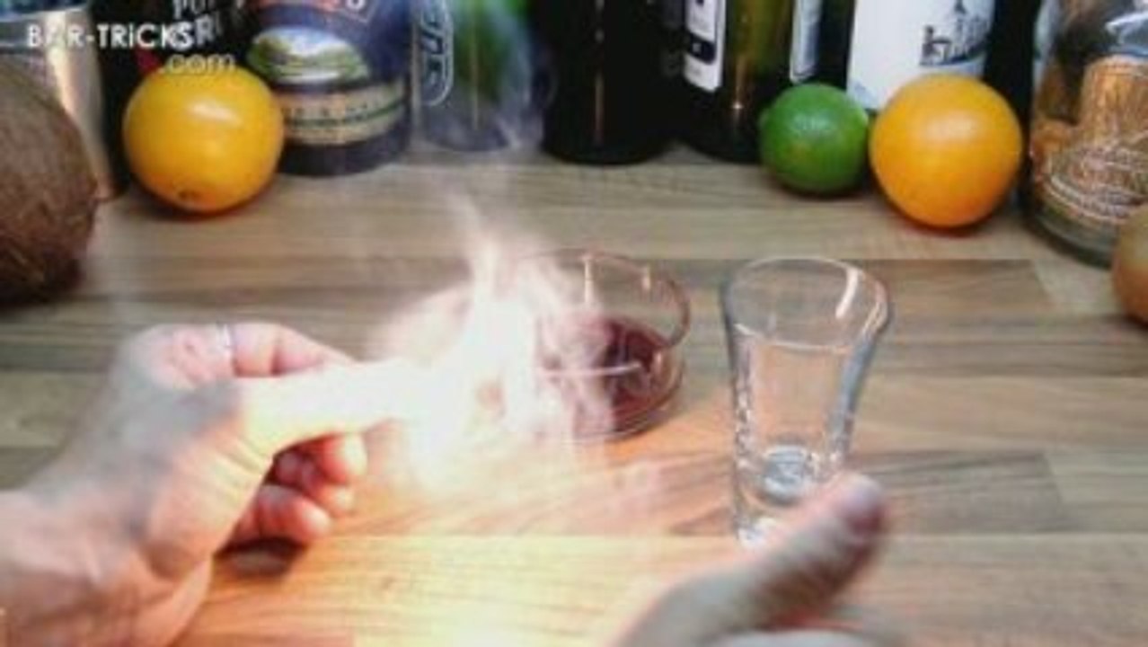 ::: BAR TRiCKS // WiNE iNTO GLASS