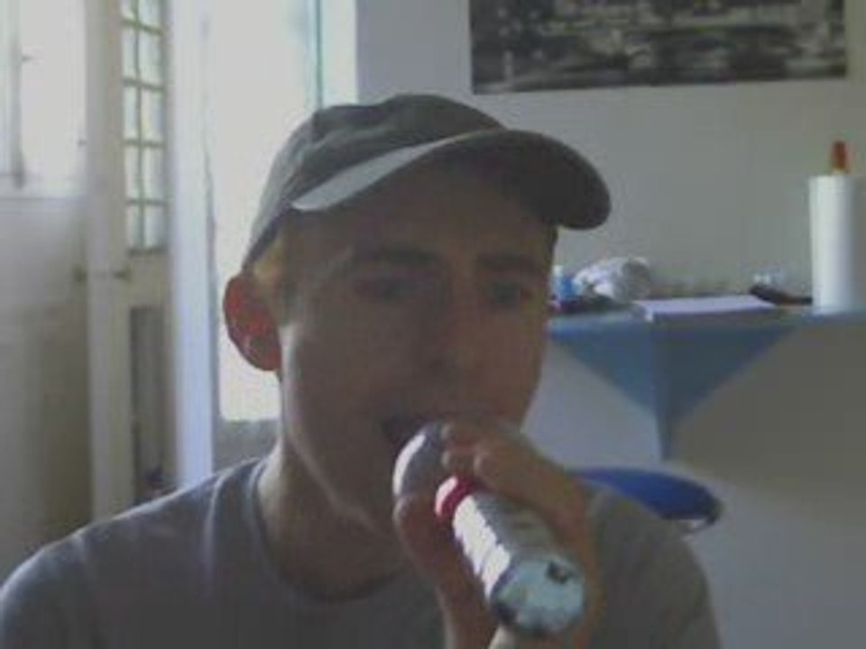 Wiwi égratigne "boom boom pow"