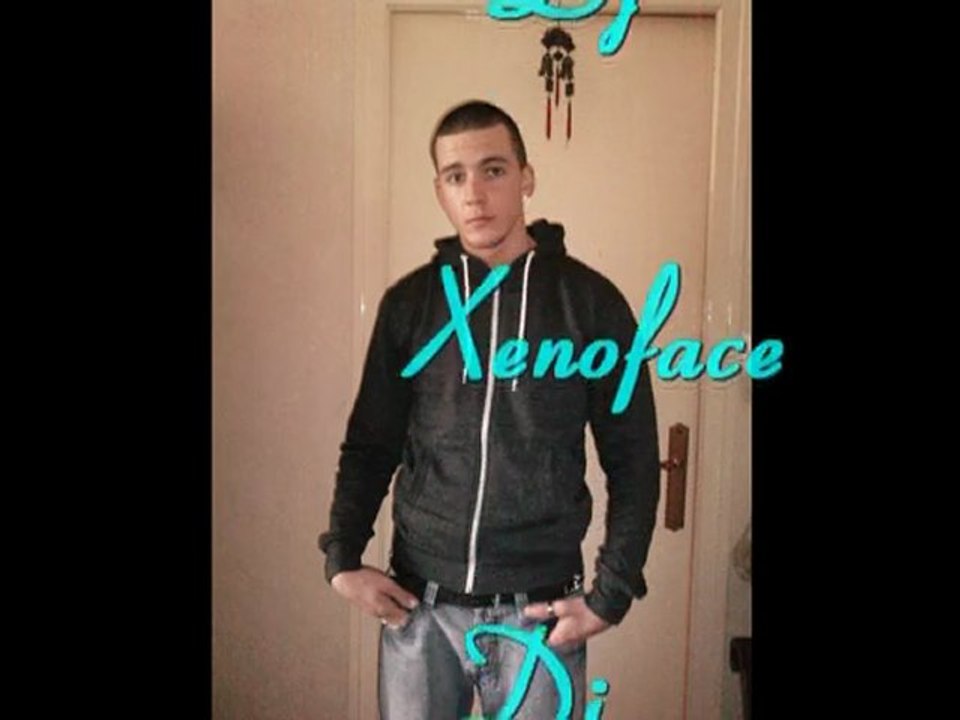 DJ Xenoface: Dynamic DJ Performance 🎧