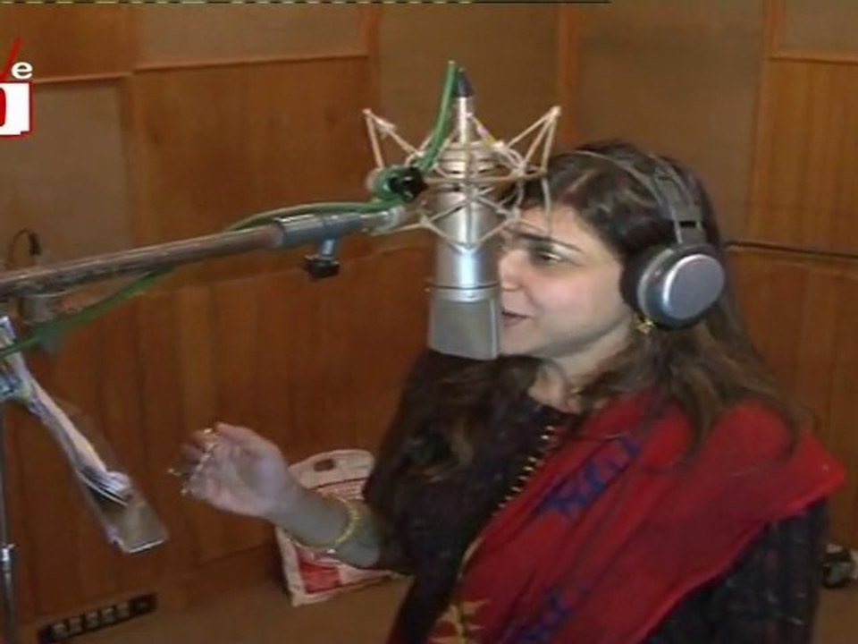 Alka Yagnik Love Struck!!!