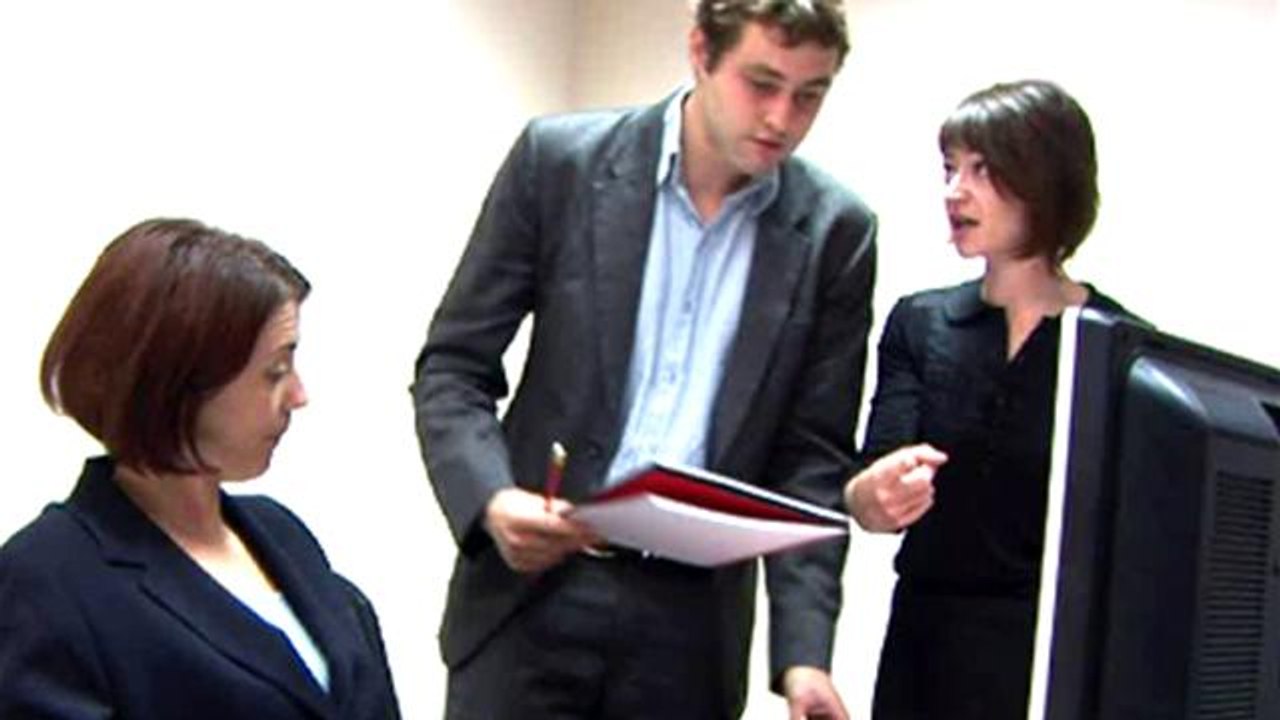 Master Office Politics: Essential Tips to Navigate Workplace Power Plays 💼