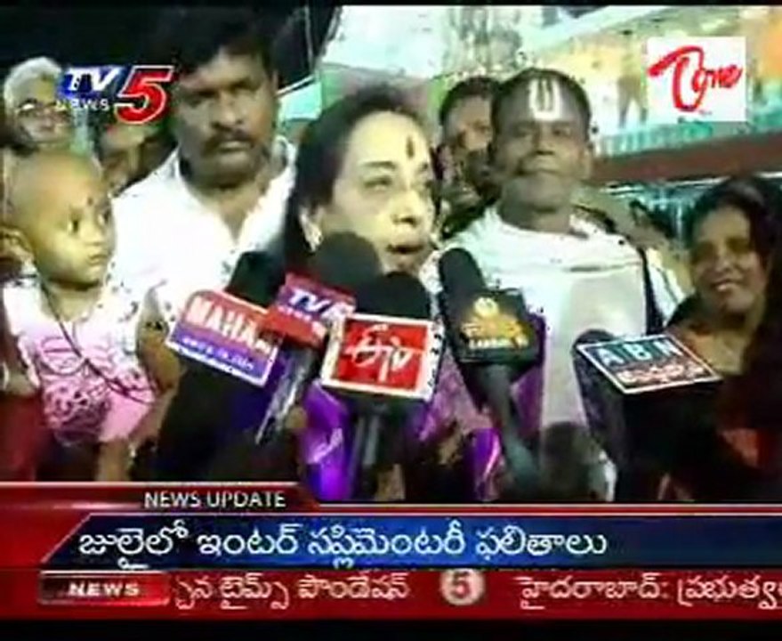 Actor Jamuna visit Tirumala Tirupati