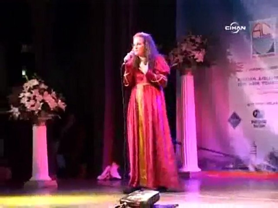 Ellie Mace - Üşüyorum