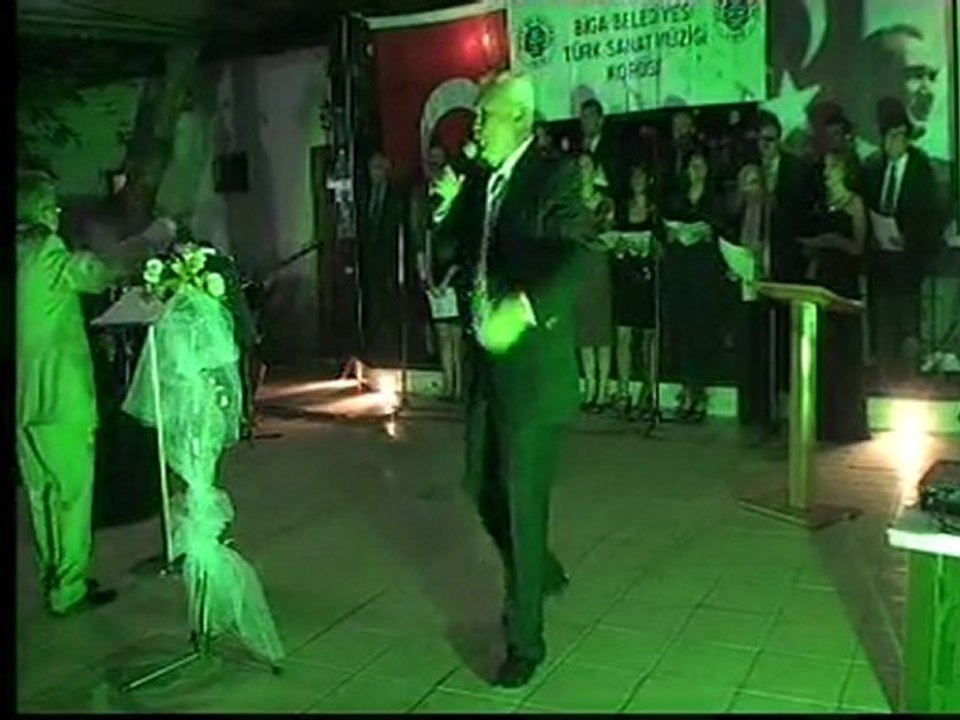 Ali Türe - Gölgesinde Mevsimler: Edebiyatın Derinliklerine Yolculuk 🌿