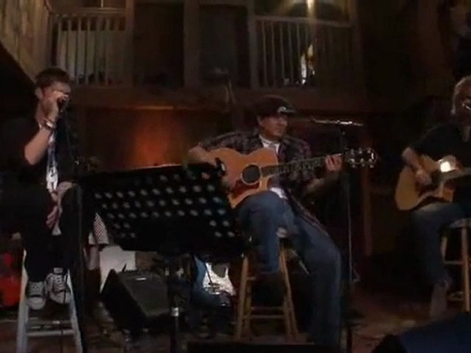 Daryl Hall feat Rob Thomas "Kiss on My List -acoustic live"