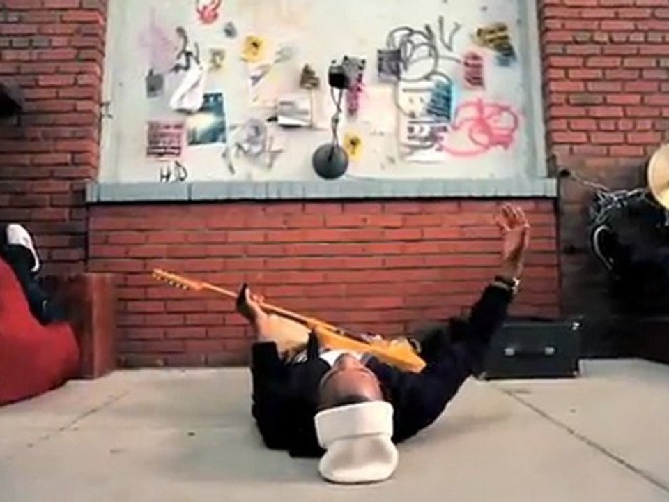 B.o.B - Dont Let Me Fall