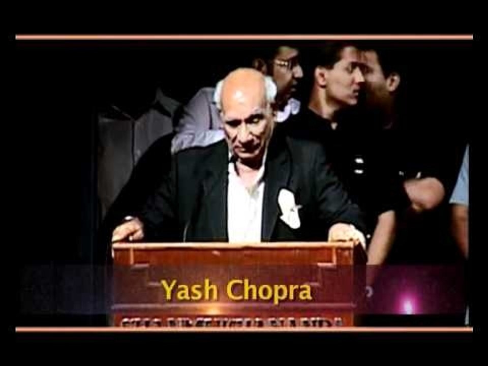 Lata Mangeshkar Receives Hridaynath Mangeshkar Award