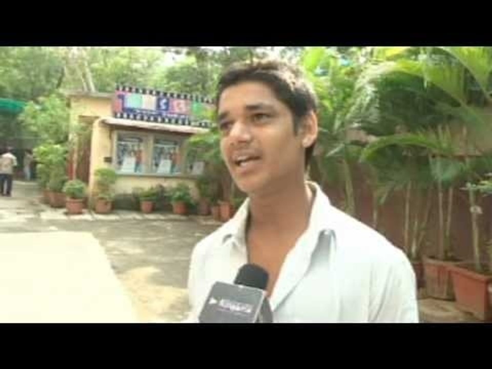 First Day First Show - Aazaan - Bollywood Movie Public Review