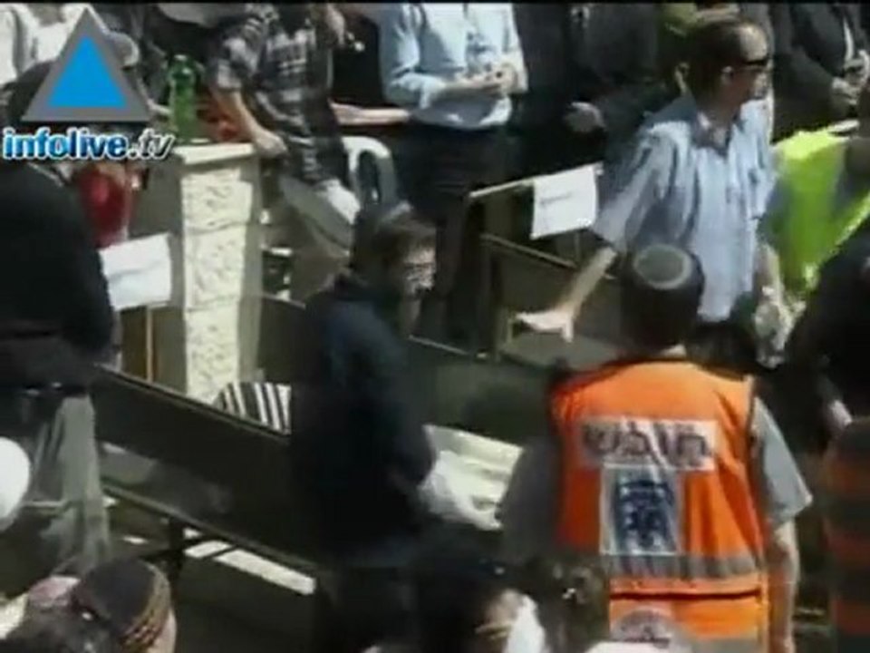 Tens Of Thousands Gather At The Jerusalem Yeshiva To Bid The