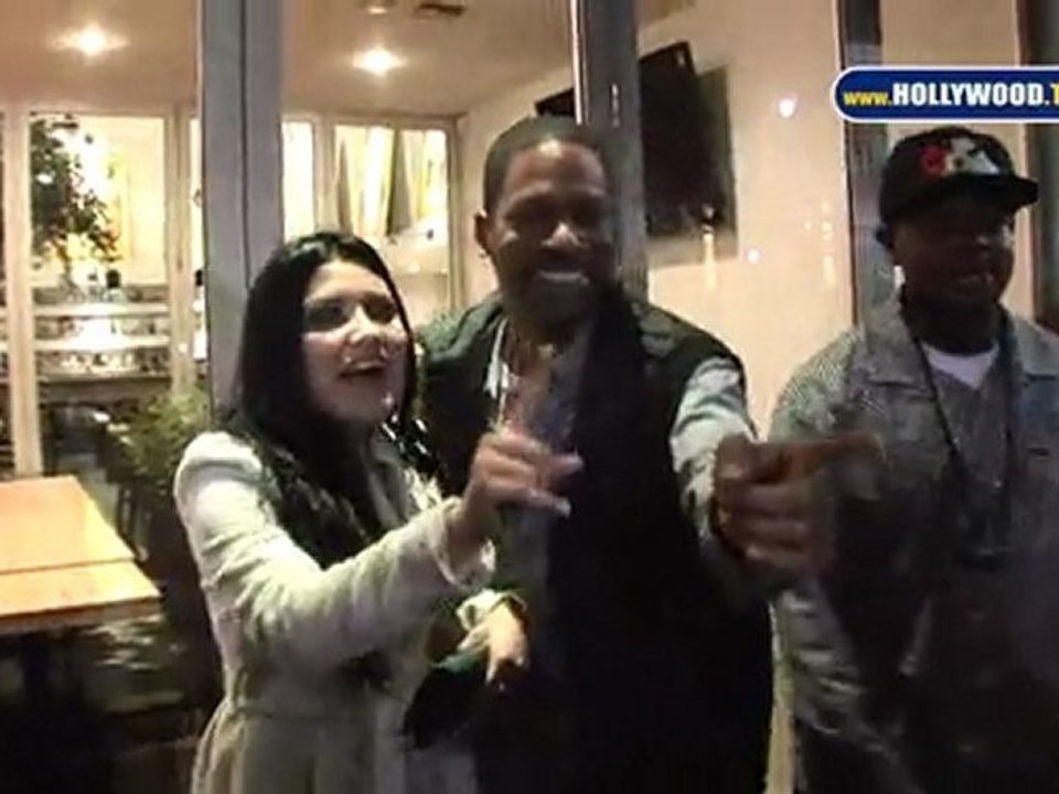 Tony Rock Confronts Unexpected Distraction During Interview 🤔