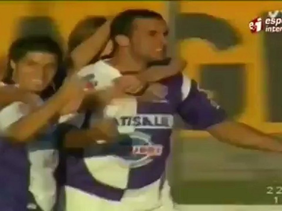 Gene rövaşata gene arkası dönük