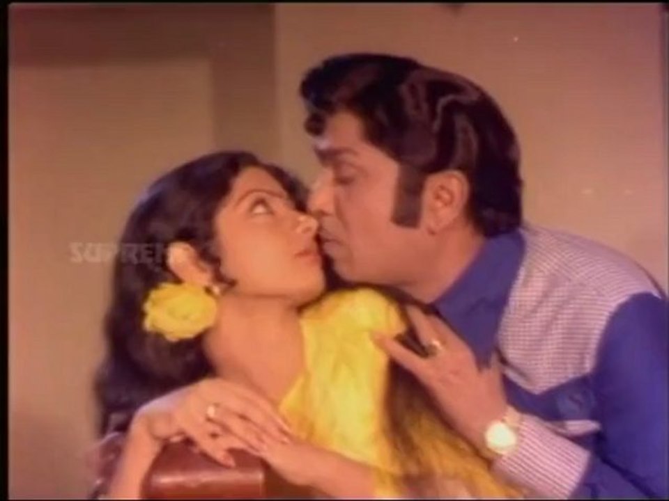 Chitapata Chinukulu Song Featuring Sridevi
