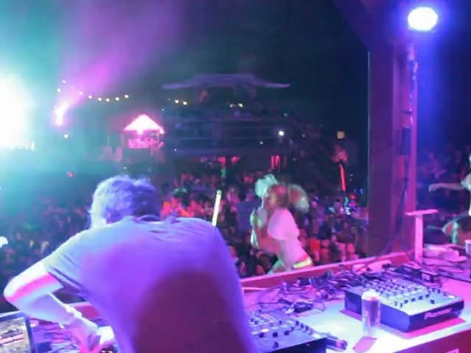 PORTER ROBINSON DROPS THE BASS @ SHAMHALA 2012