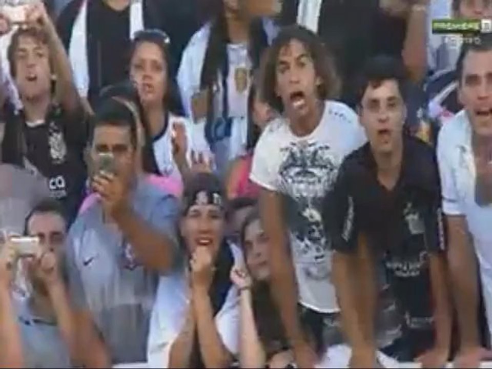 Paolo Guerrero anotó el empate de Corinthians con Bragantino (2-2)