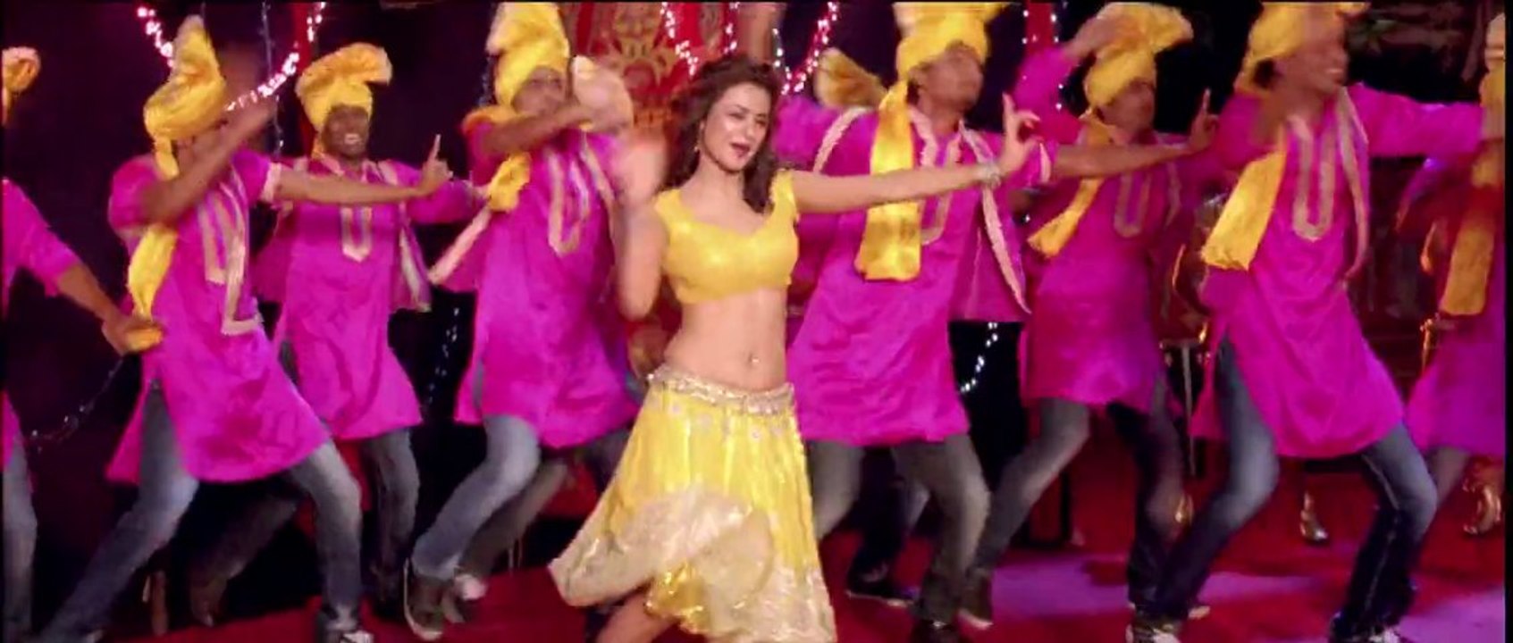 Dhoka Dhoka Official Song from Himmatwala (2013)