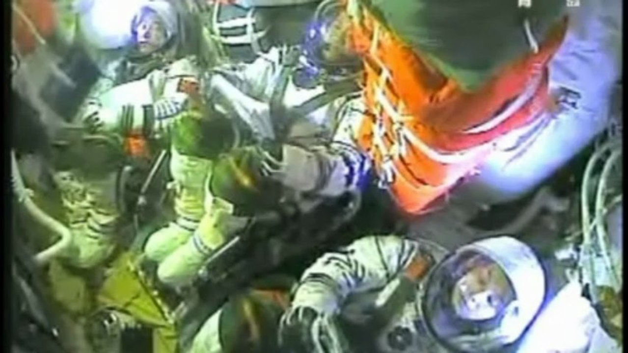 China launches biggest manned space mission yet