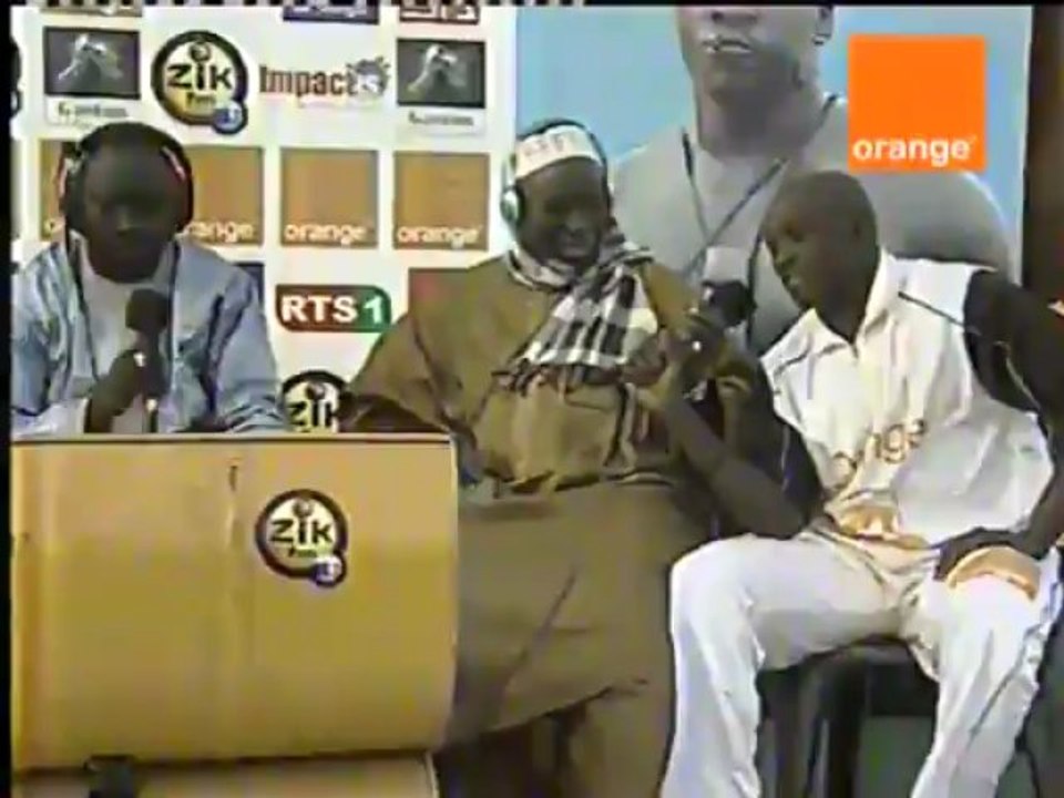 Eumeu Sene Vs Gris Bordeaux - Lutte