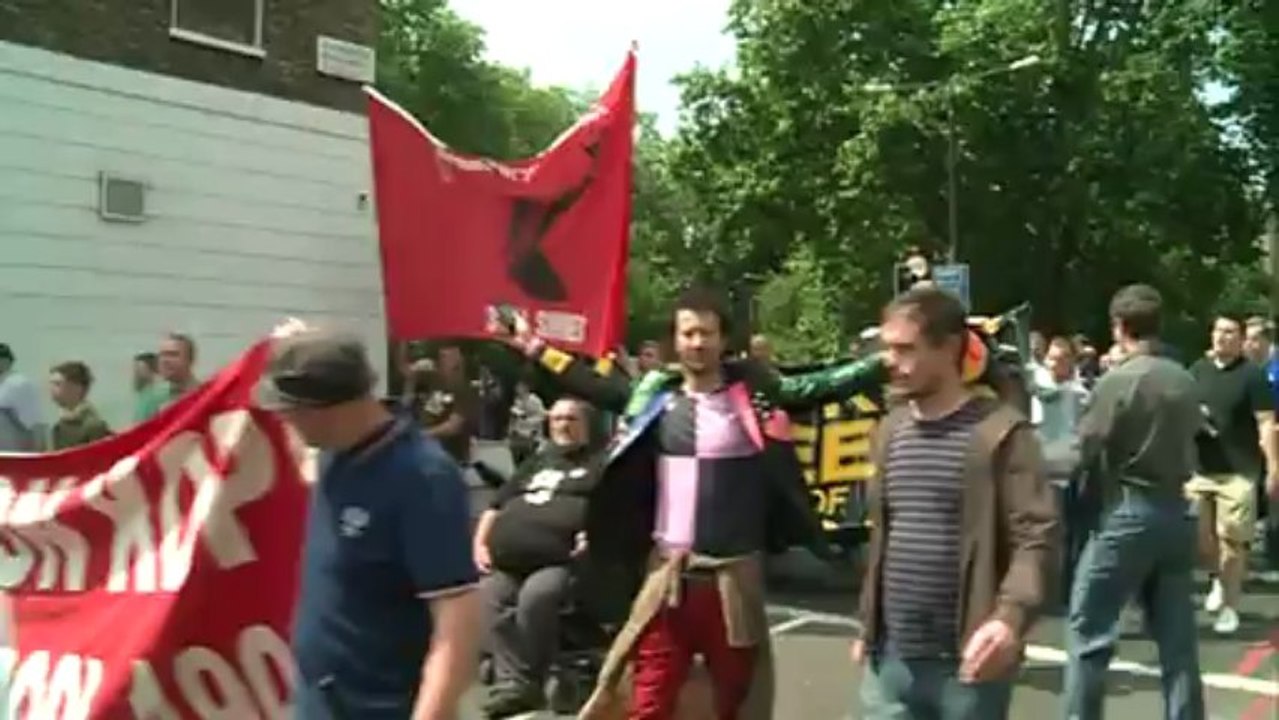 Football fans protest against ticket prices