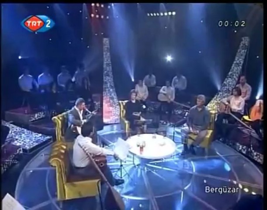 Özcan   Türe    -   Yürü güzel yürü boyuna kurban