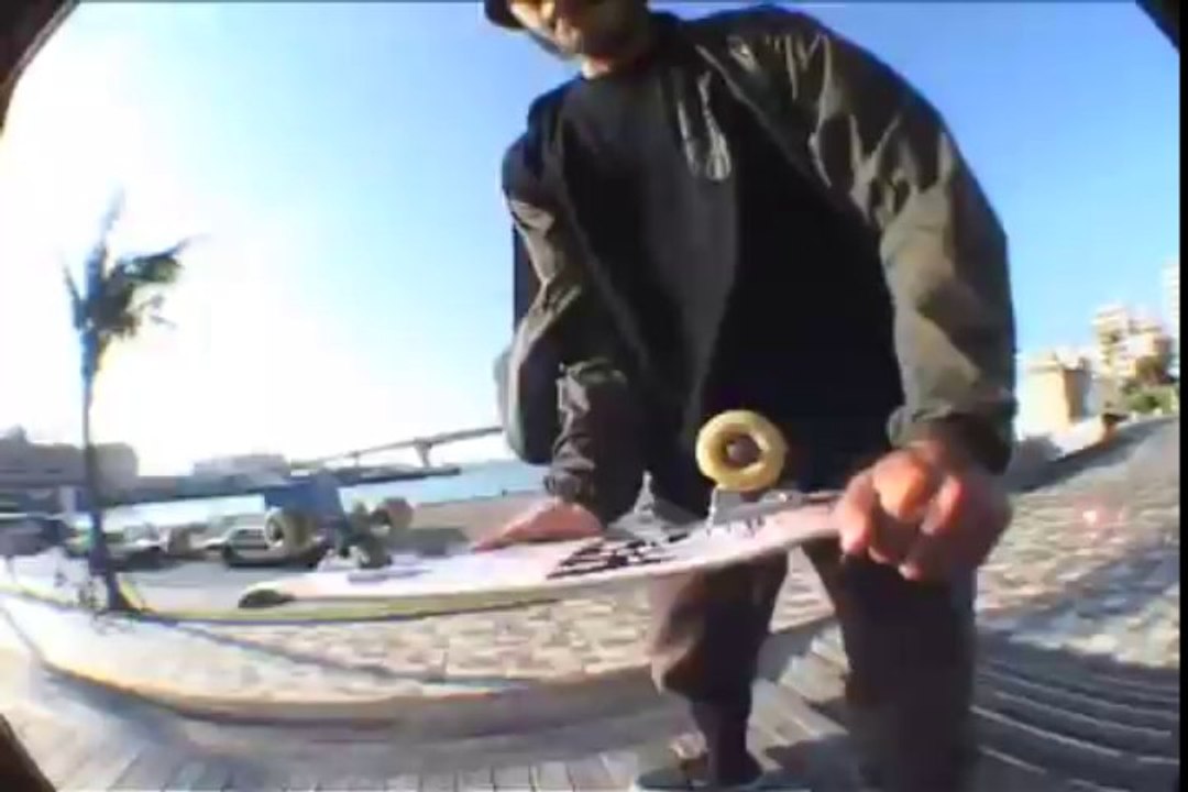 Gou Miyagi en skateboard