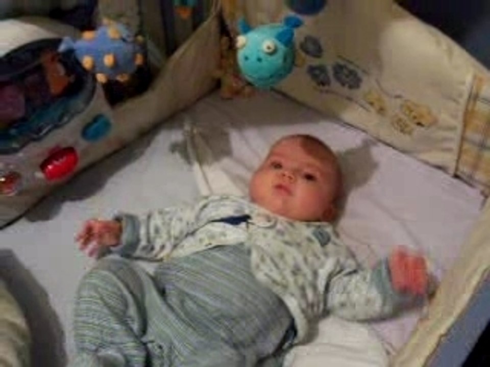 Caleb s'endort paisiblement dans sa couchette 💤