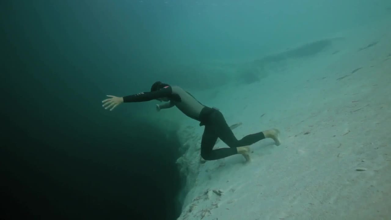 Guillaume Nery - Dean's Blue Hole