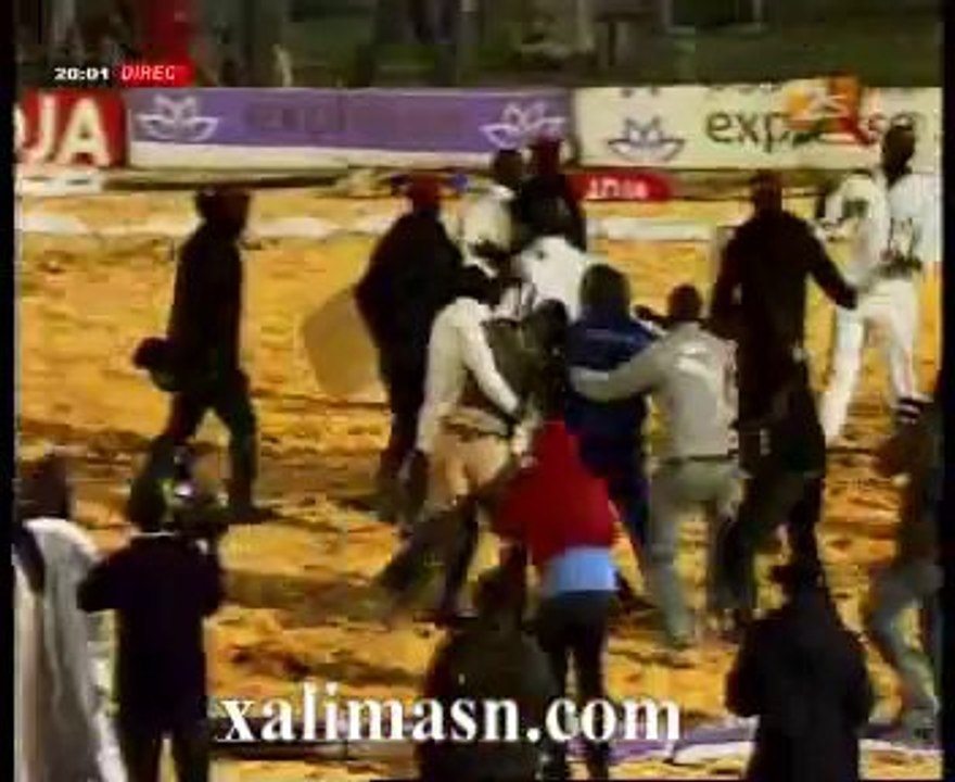 Modou Lo humilie Eumeu Sene