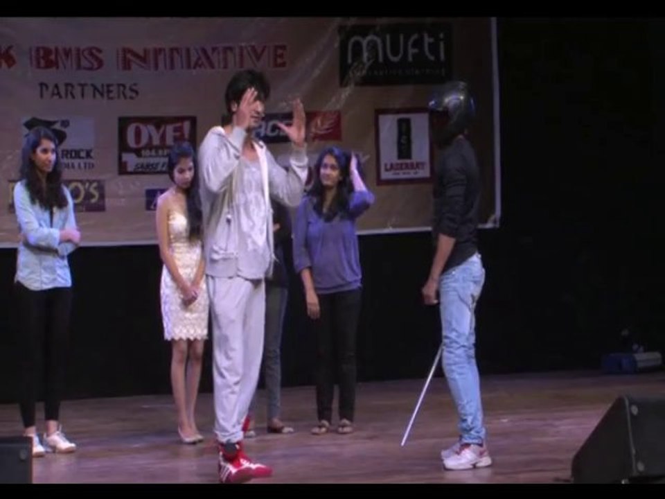 Vidyut Jamwal Conducts Self-Defense Workshop for Girls at Mumbai College
