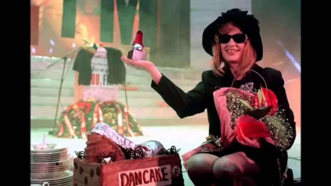 Алла Пугачева - "Нас бьют, мы летаем"