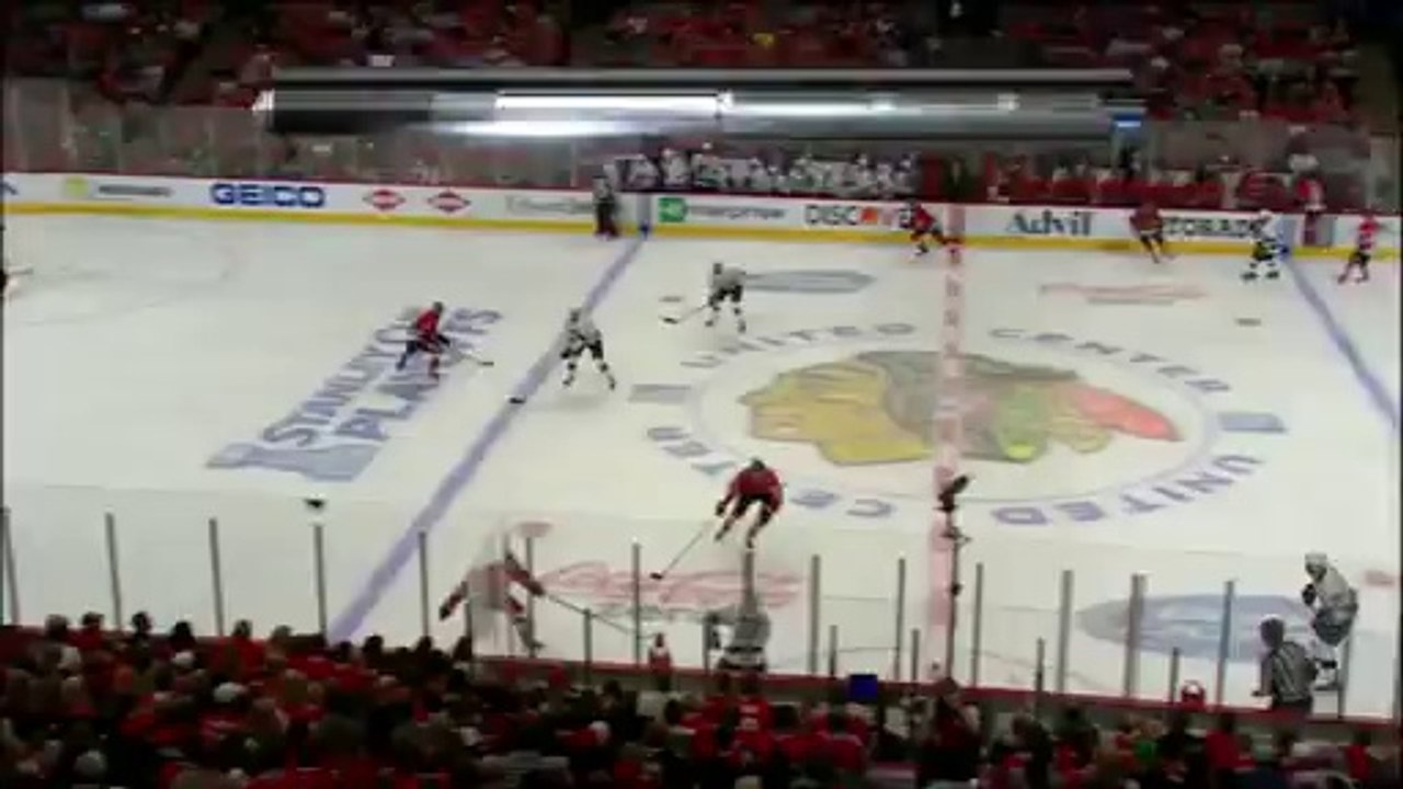 Toews, Blackhawks Dispatch Kings In Game 1