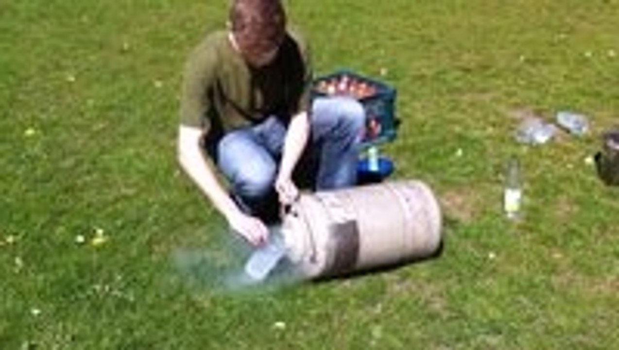 Liquid nitrogen bottle rockets