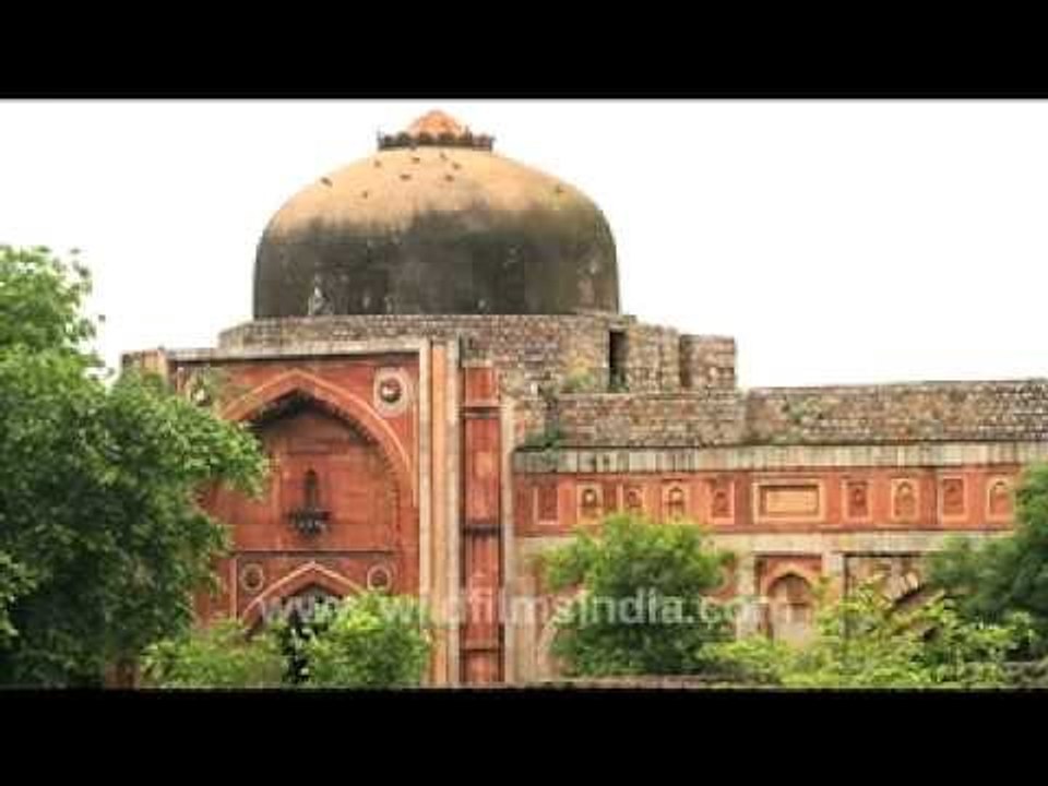 Mughal Period Tomb In Delhi