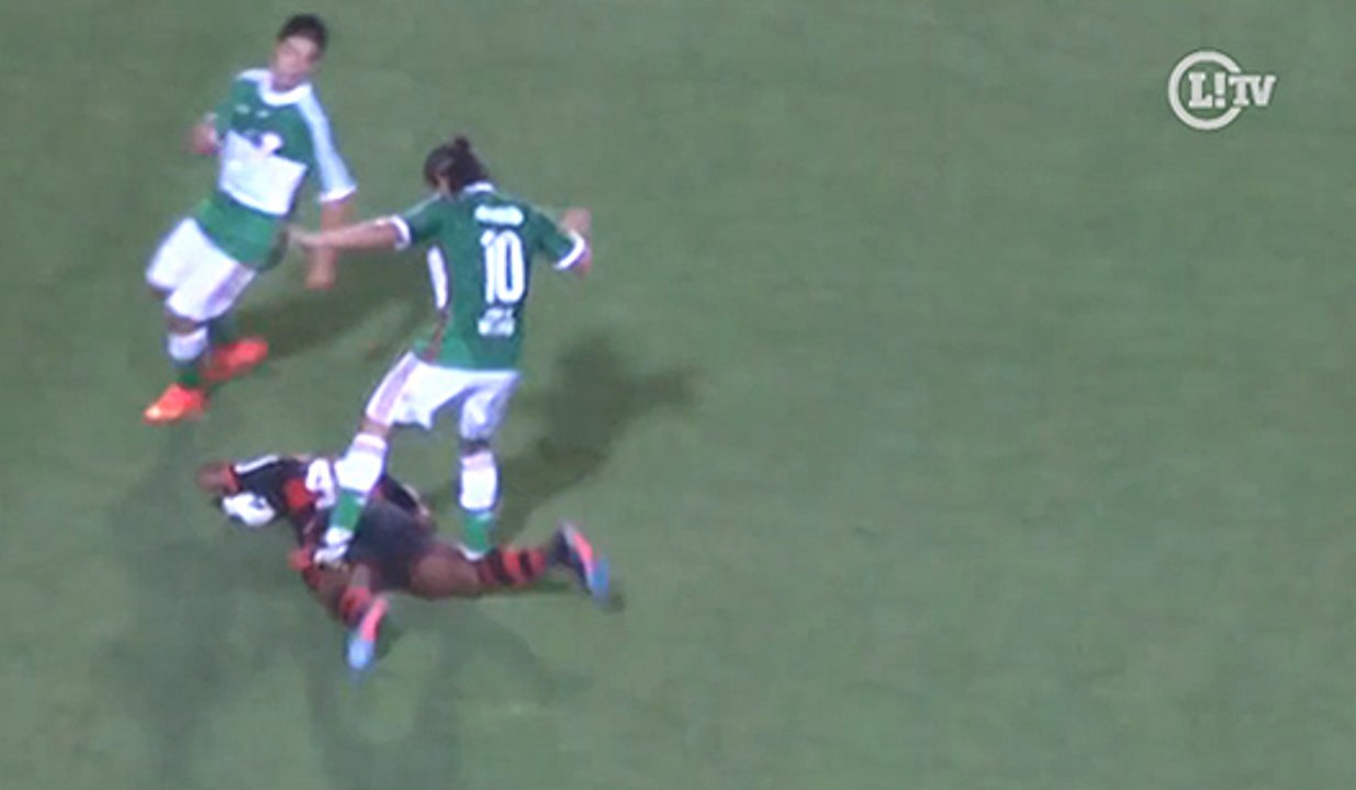 Companheiro de Valdivia fala de retorno do craque sem 'punição'