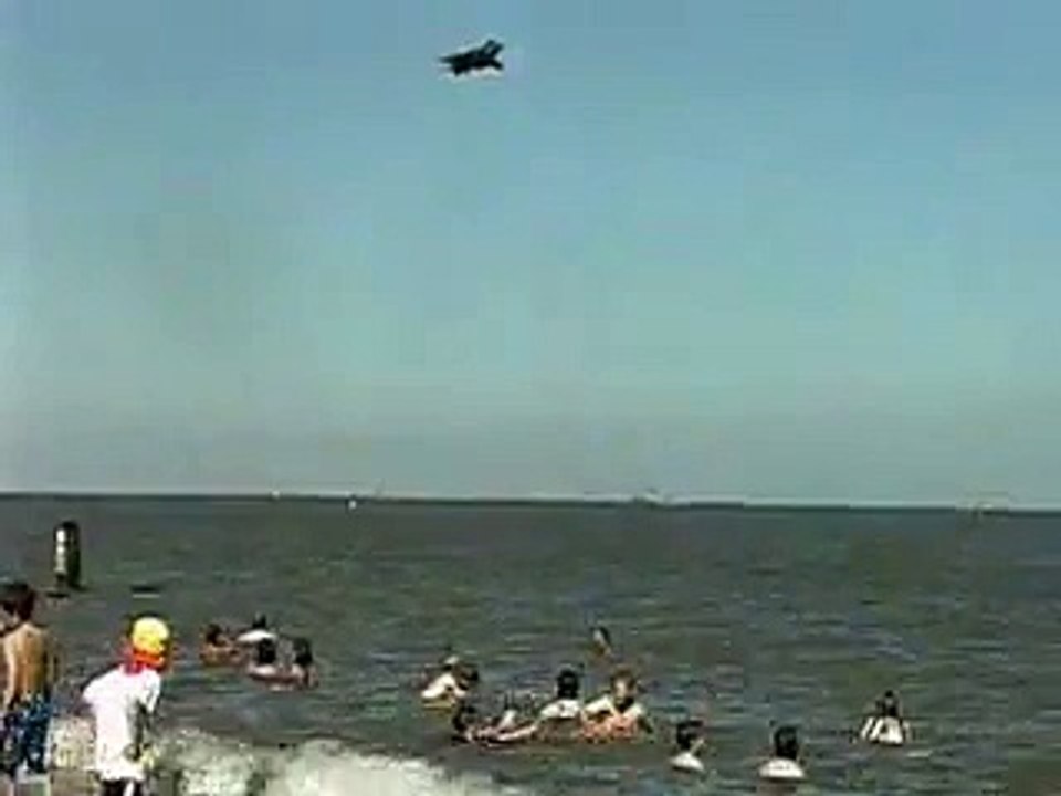 crash videos,airplane crash video,plan crash video.