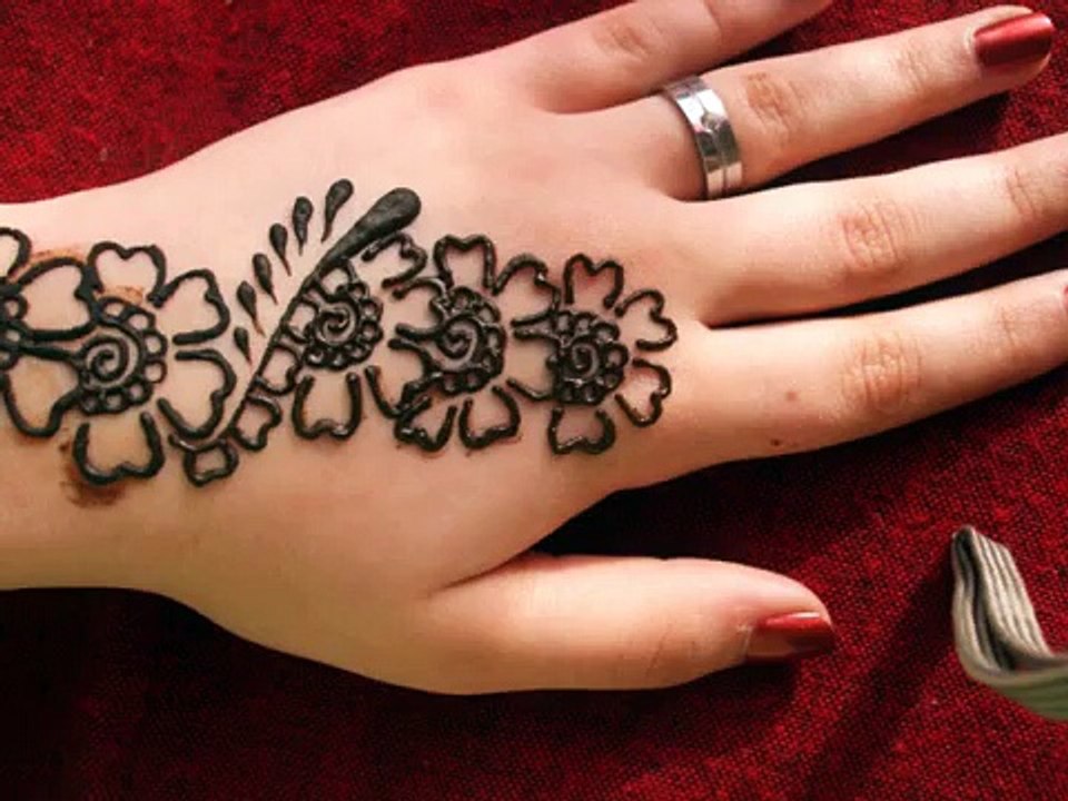 [Step by Step] Simple Mehndi Design