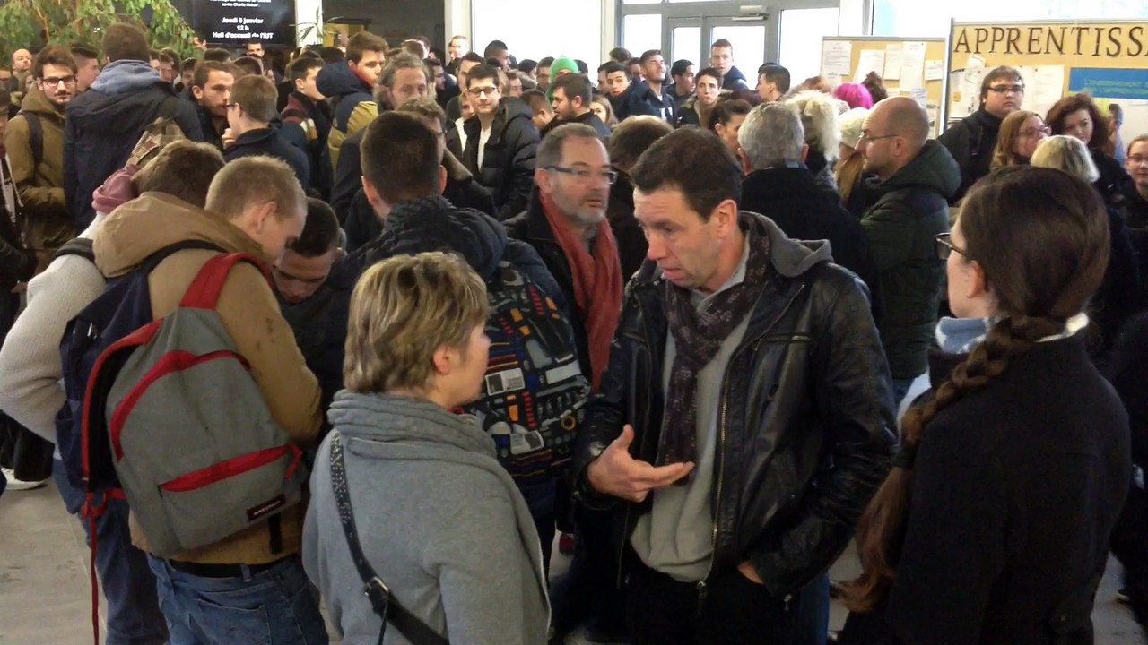 IUT Béthune - CHARLIE HEBDO - minute de silence