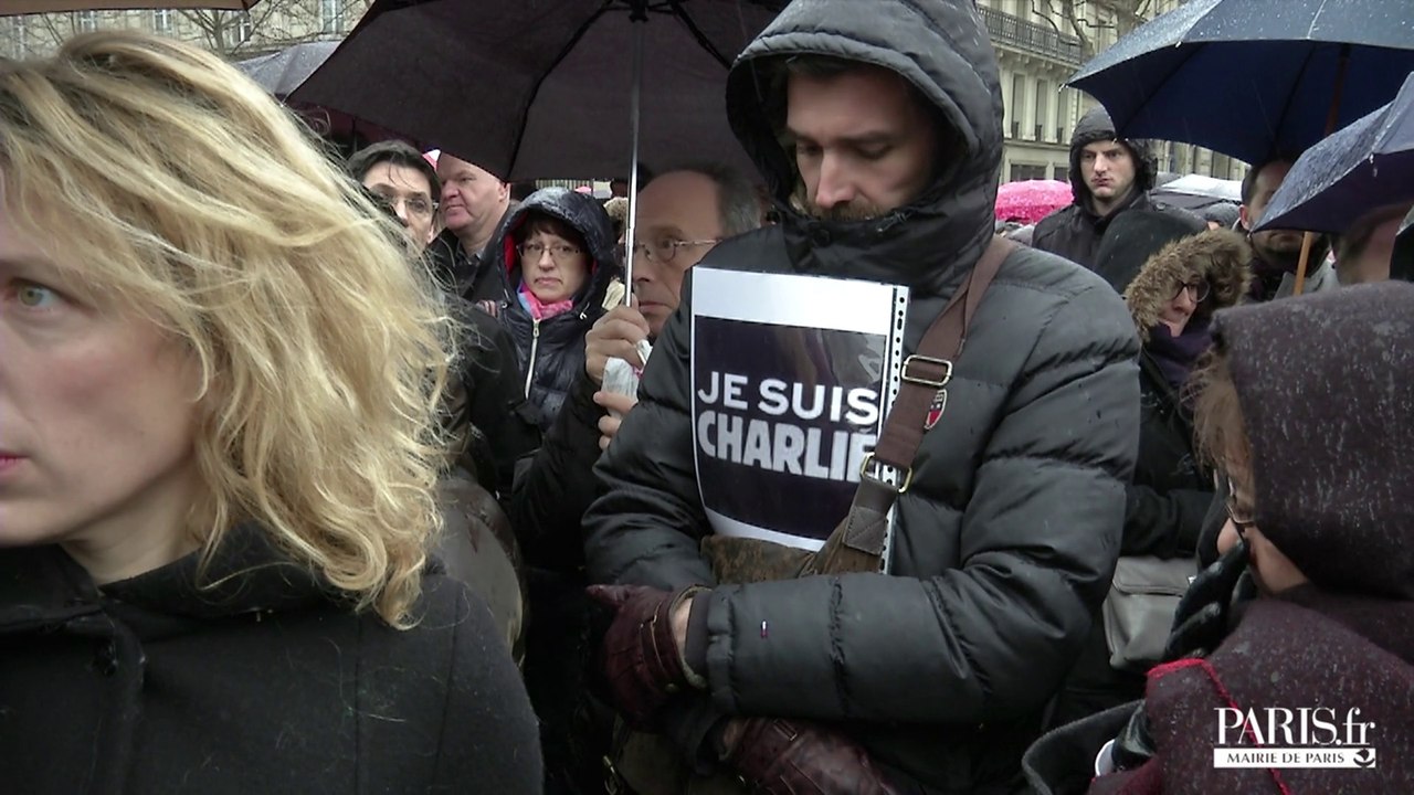"Nous sommes Charlie" : minute de silence à Paris
