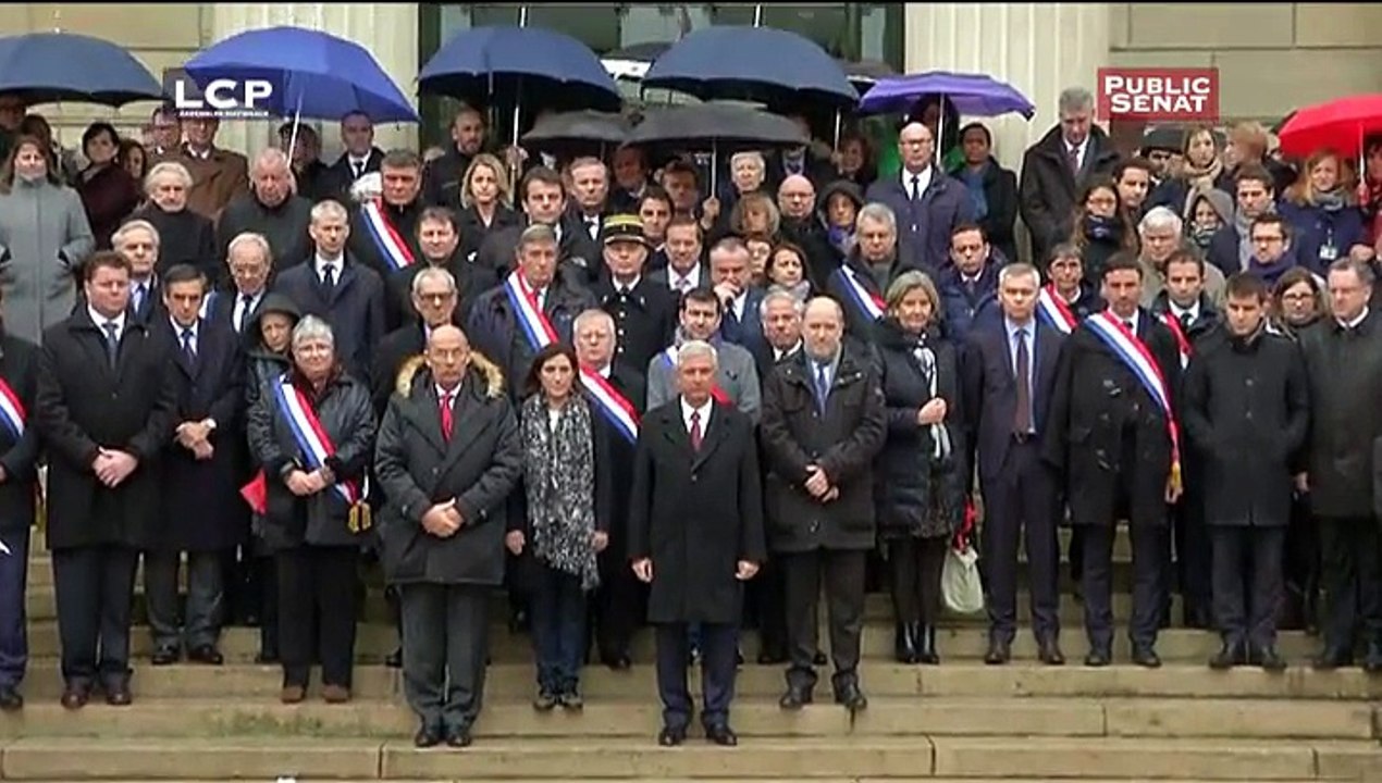 "Charlie Hebdo" : minute de silence devant l'Assemblée Nationale (LCP)