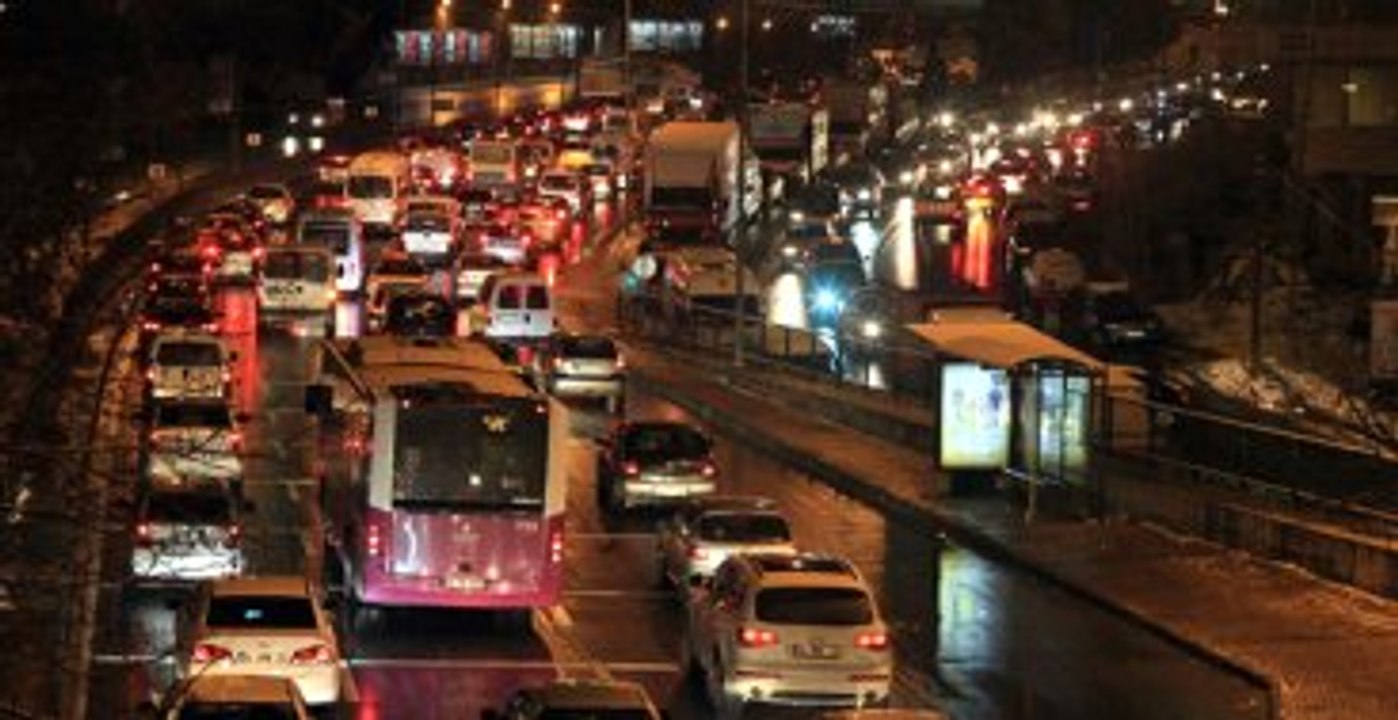 FSM'de Gişeler Kapatıldı, İstanbul'da Trafik Kilitlendi