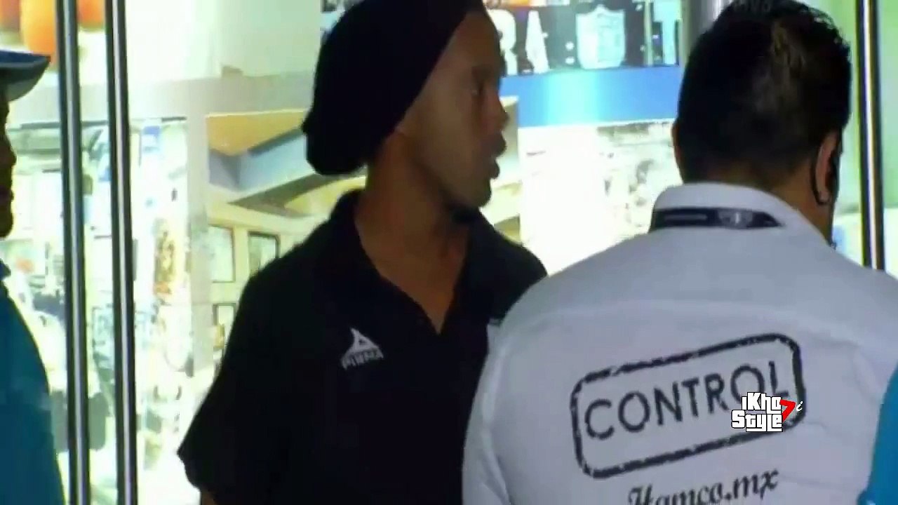 Ronaldinho Leaves Stadium In Anger After Being Substituted Before Half Time